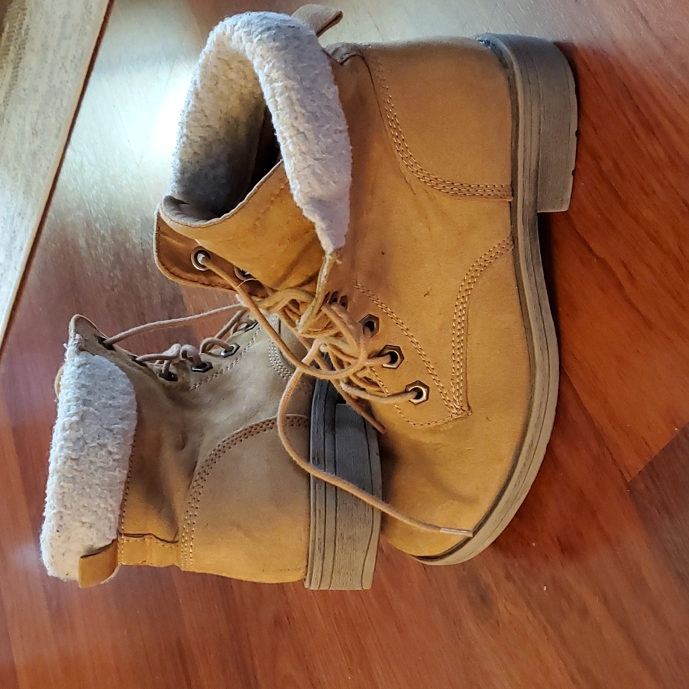American Eagle lace-up boots - low heel. Size 7